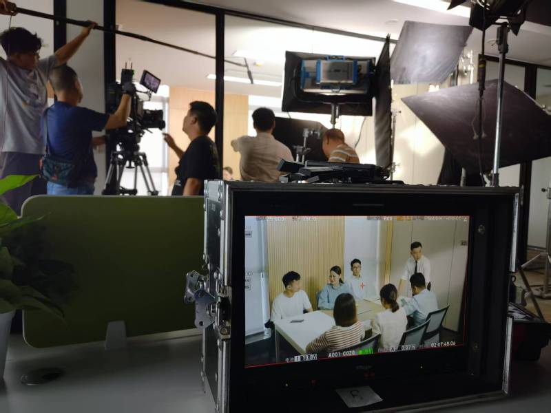 镇巴县TVC拍摄公司：科技产品视觉化大师，诠释未来感与功能美学
